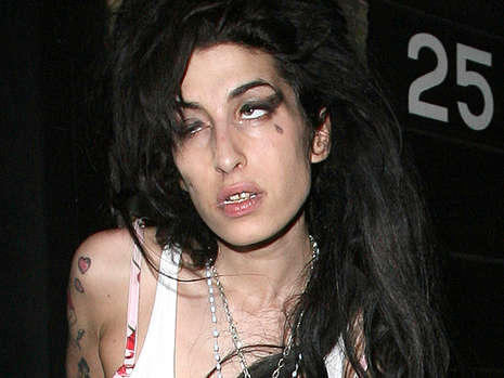 2009/05/amy-winehouse-total-breit-9092478-qf-templateid-renderscaled-property-bild-height-349