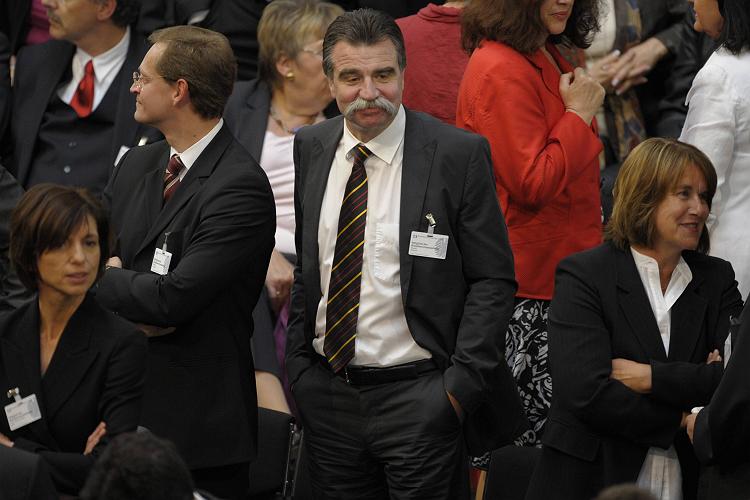 2009/05/spiegel-0-1020-1531633-00