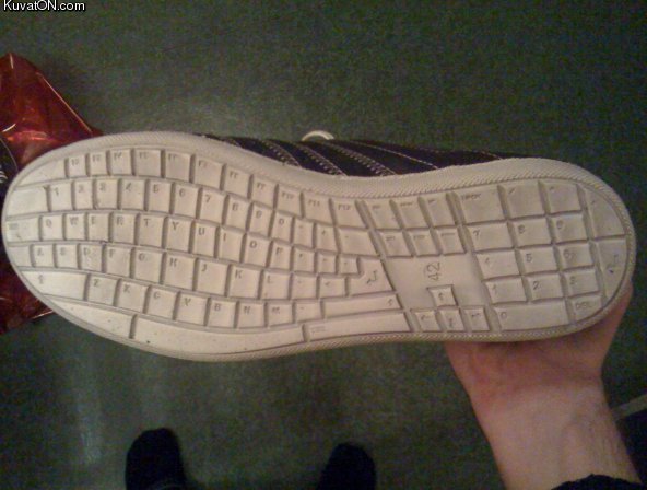 2010/09/kuvaton-shoe-keyboard