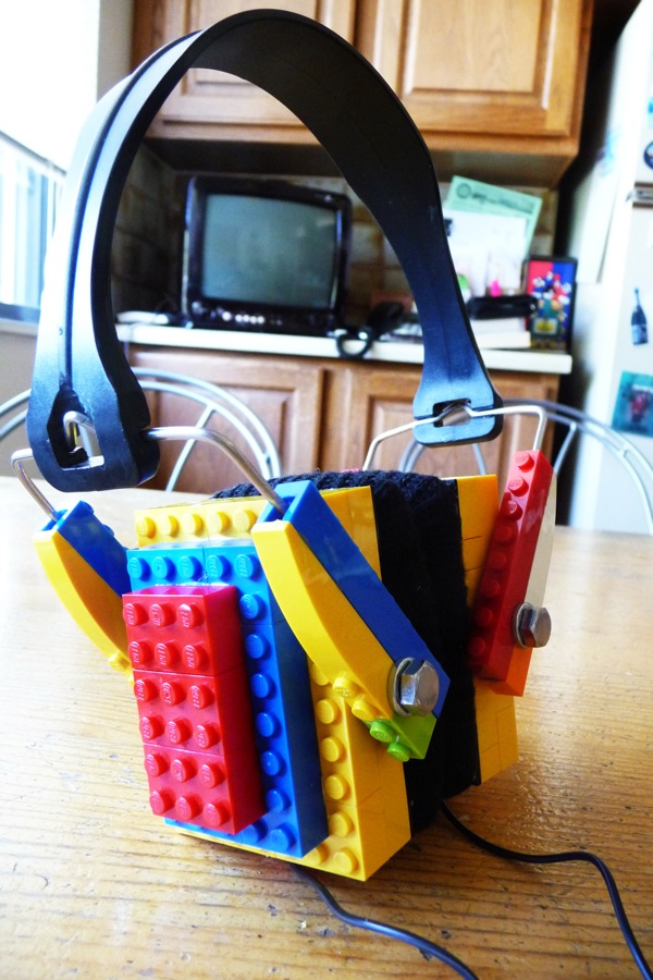 2010/09/makezine-lego-headphones