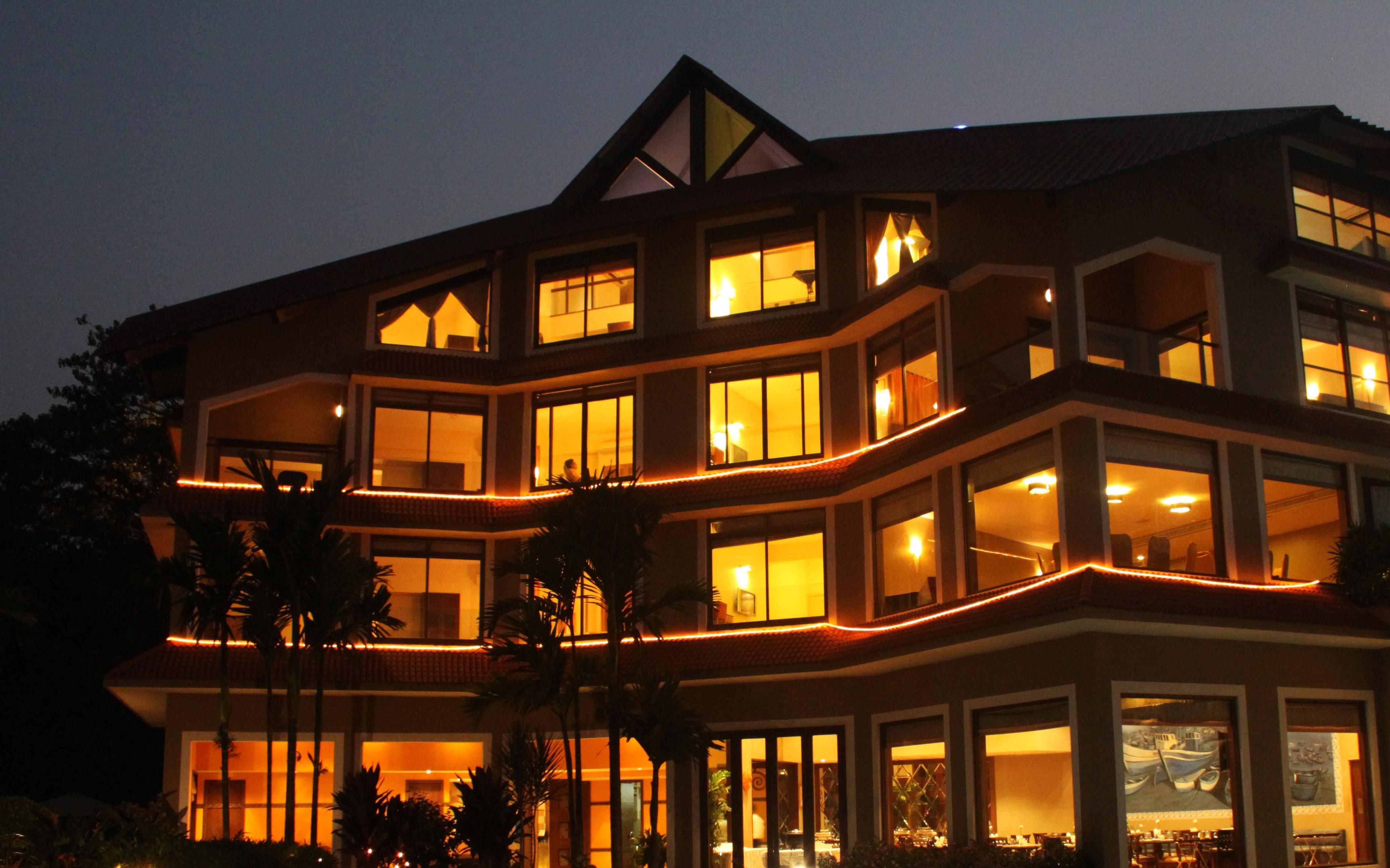 2011/03/crown-goa