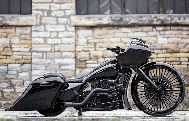 2021/11/f-bomb-bagger-harley-davidson-road-glide-2
