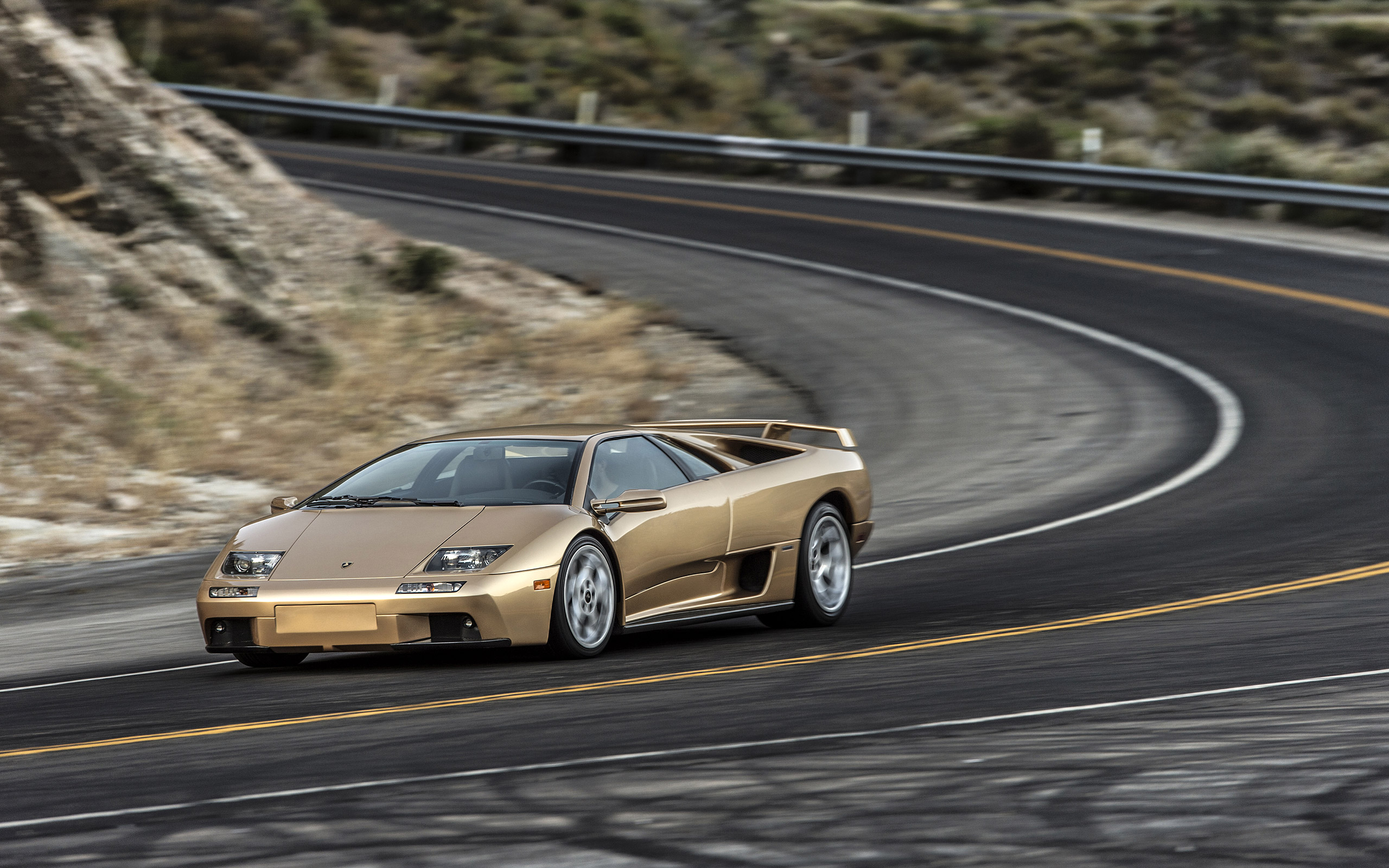 2022/01/2001-lamborghini-diablo-vt-6-0-008-1600