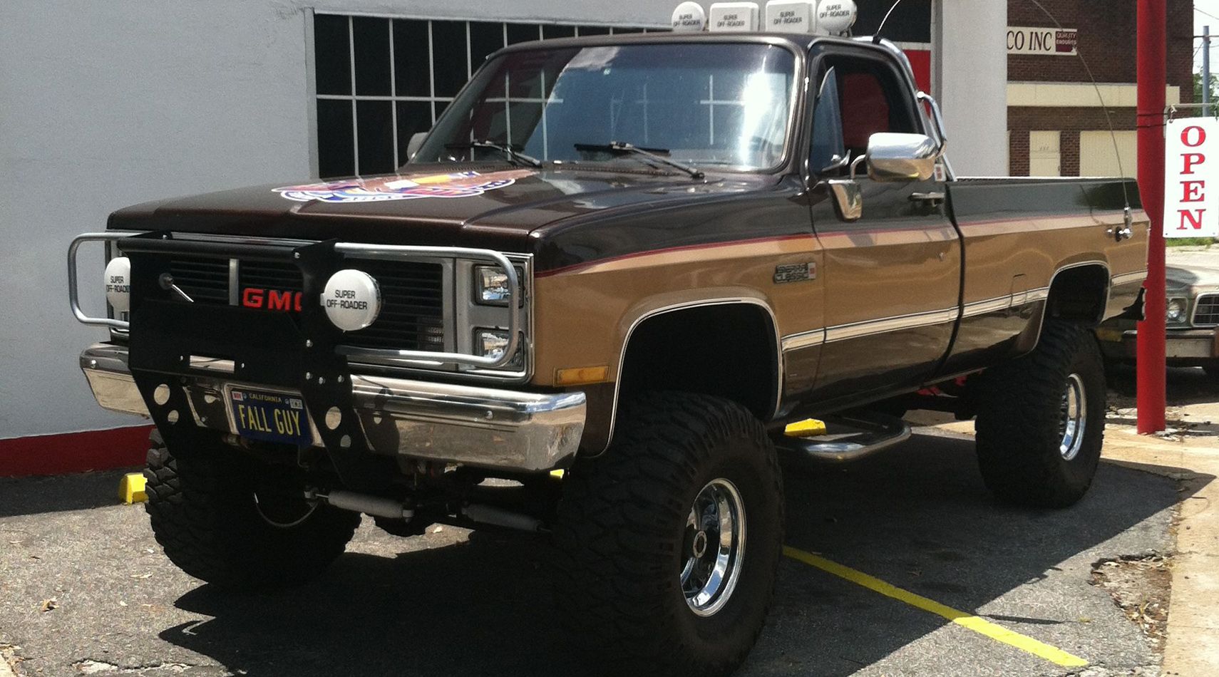 2022/02/colt-seavers-the-fall-guys-gmc-truck-via-pinterest