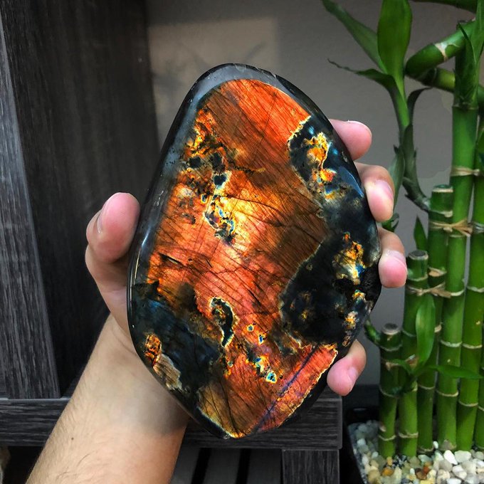 2022/03/bright-brown-labradorite-madagascar