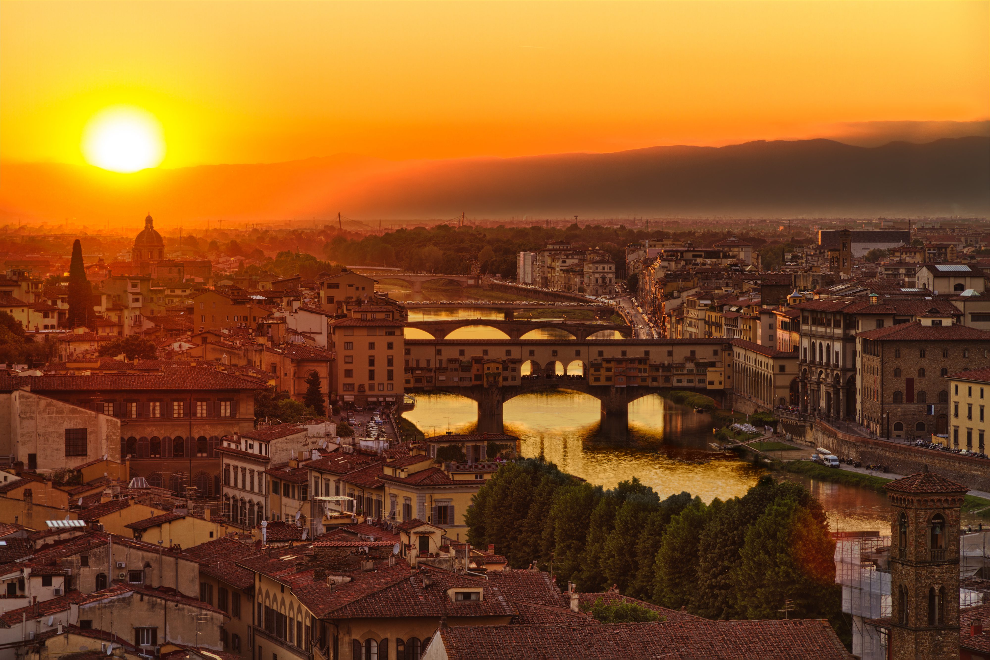 2022/05/bigstock-florence-arno-river-and-ponte-36349423-4000x2666