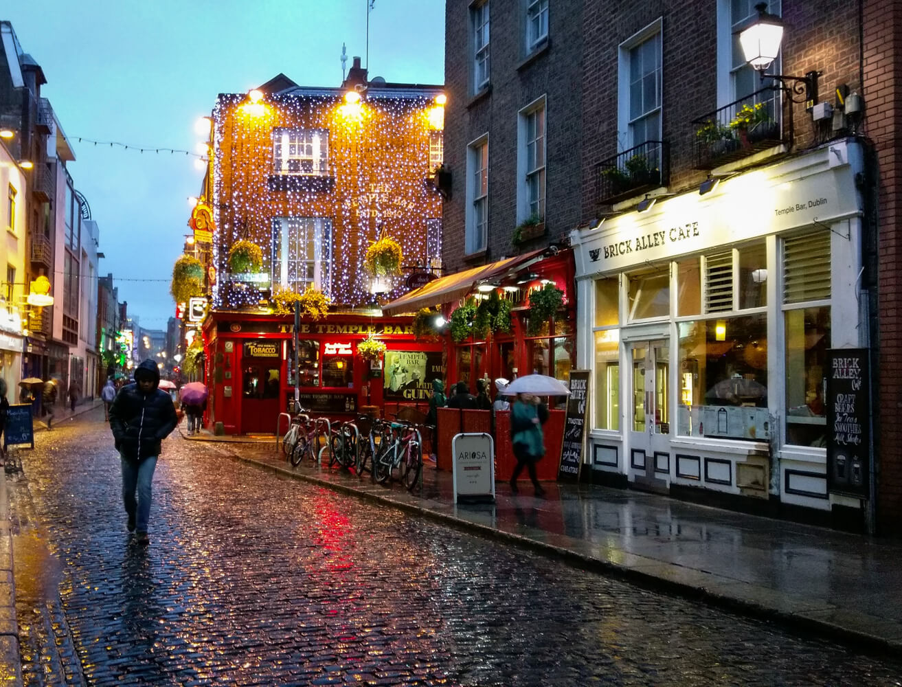 2022/05/ireland-dublin-templebar-nightrain-jamesryan-lredited