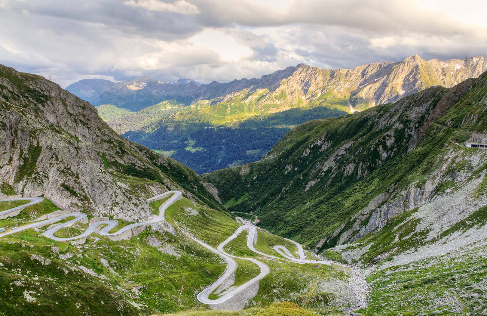 2022/08/3-canton-uri-switzerland-gotthard-pass