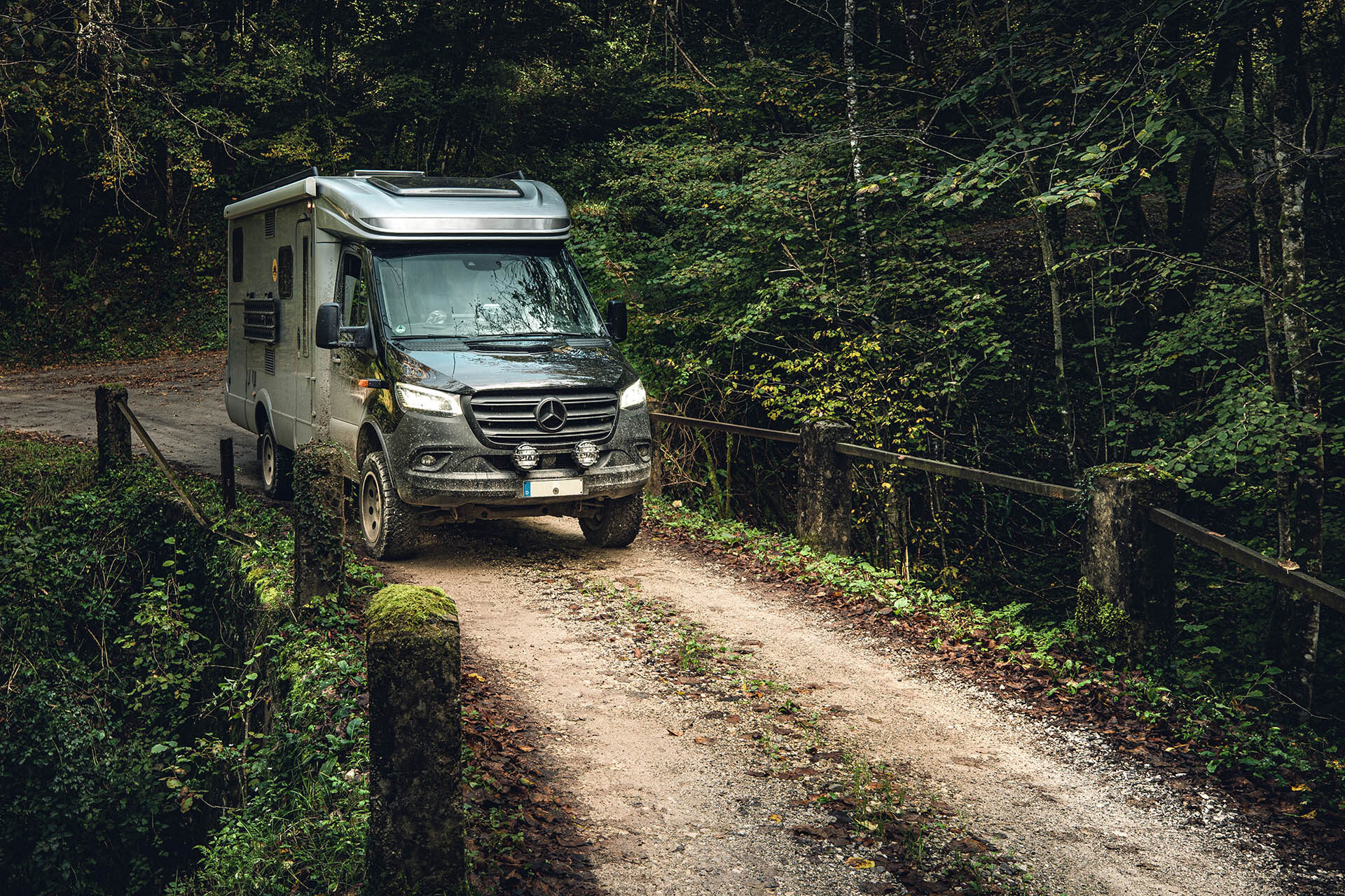 2022/08/hymer-mlt-580-4x4-weissware-im-dschungel-1920x1280