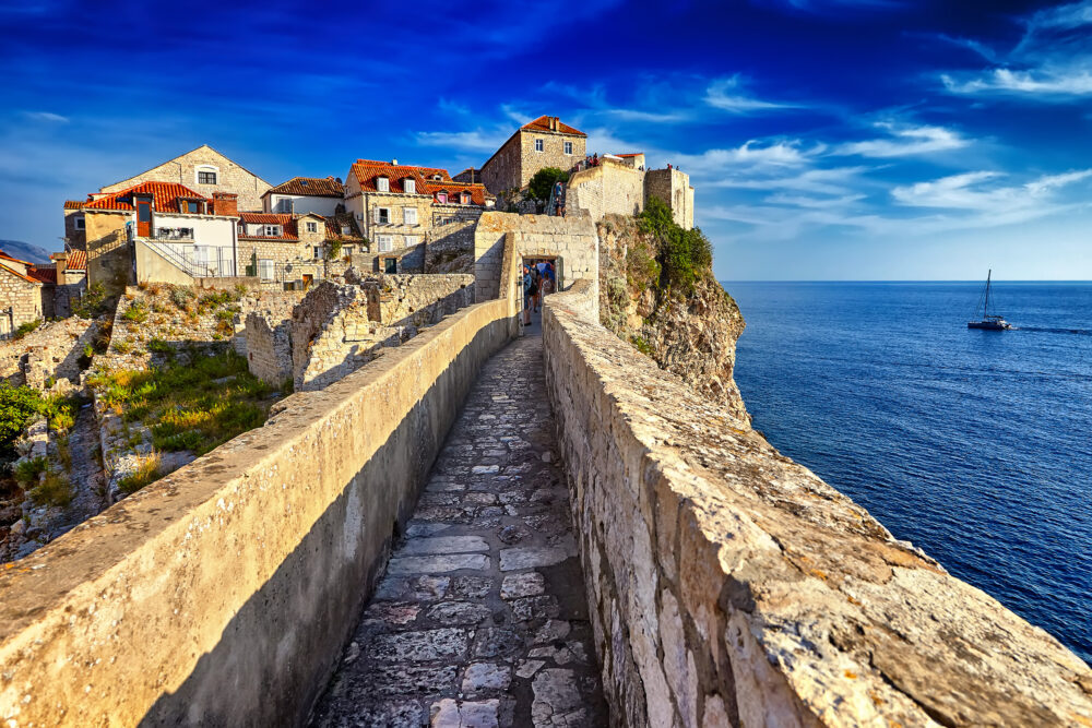 2022/08/kroatien-dubrovnik-mauer-altstadt-1000x667