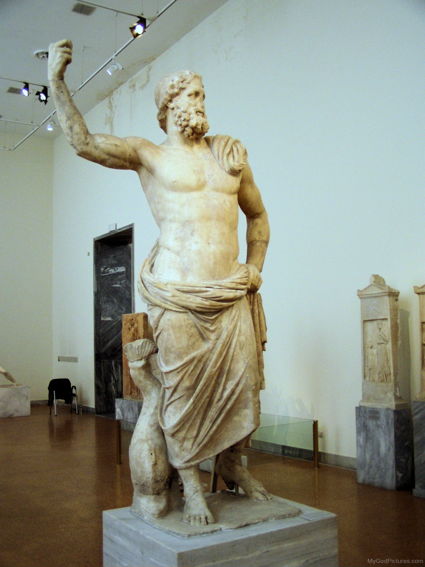 2022/08/poseidon-statue1