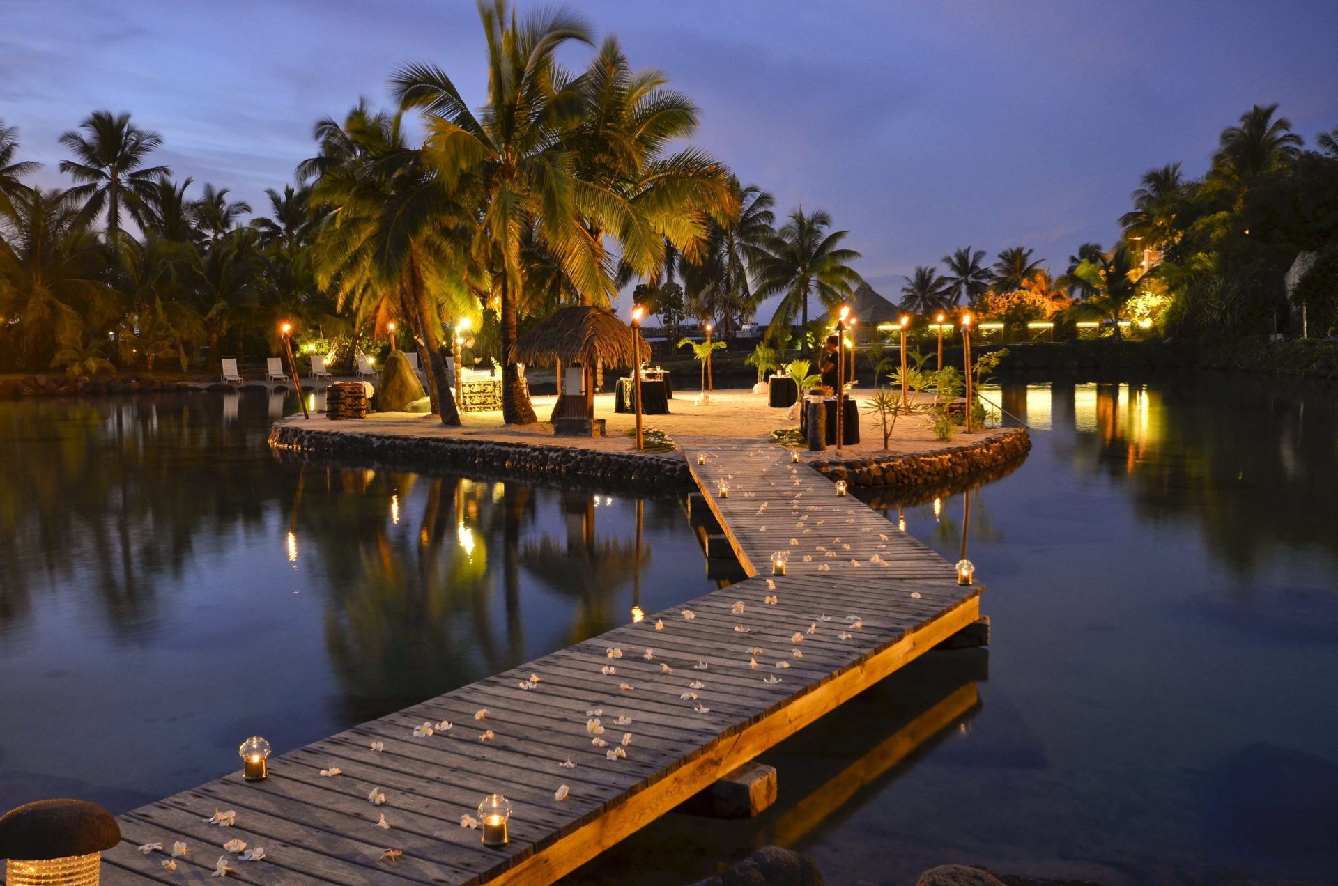 2022/08/ppt-intercontinental-tahiti-set-up-exterior-2-min-1