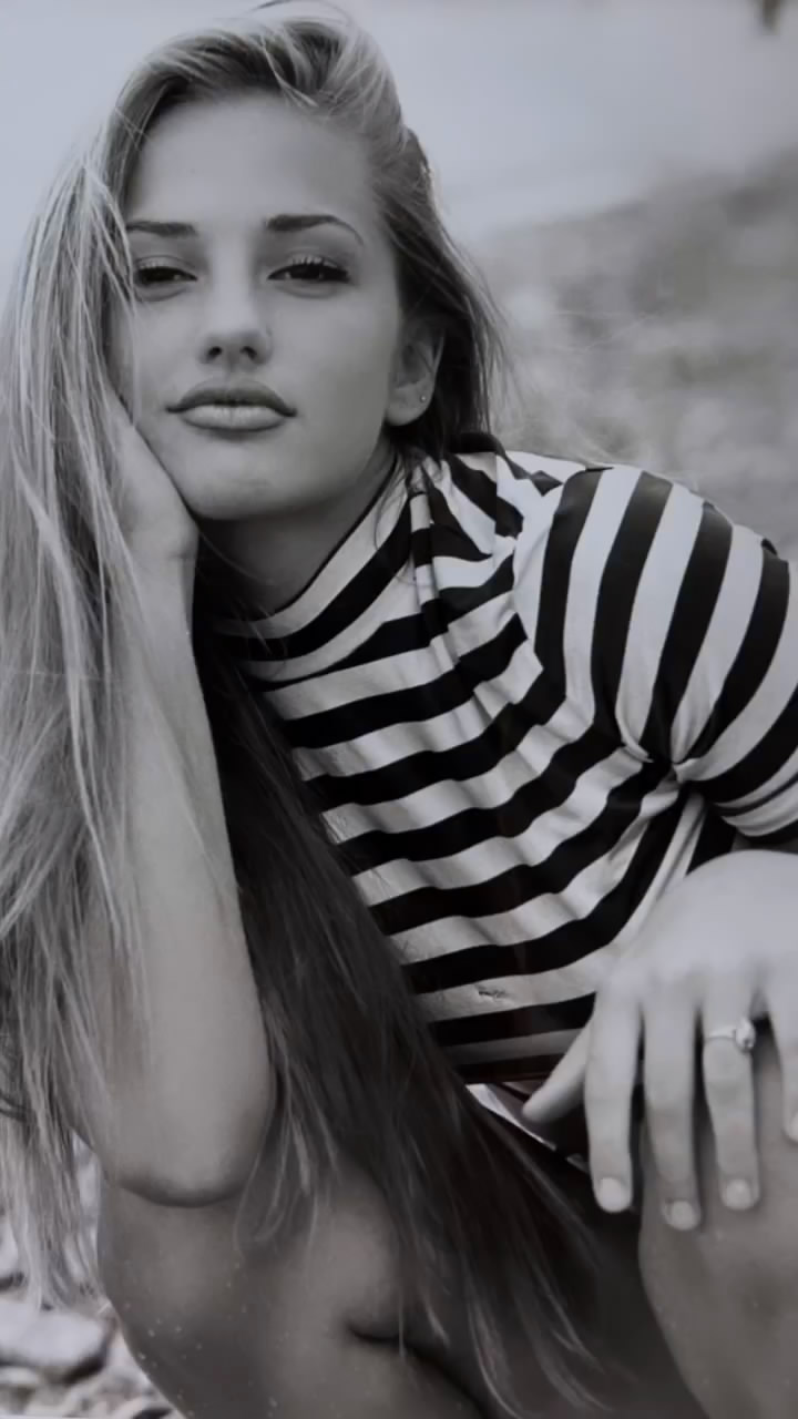 2022/12/minka-kelly-young-model-2