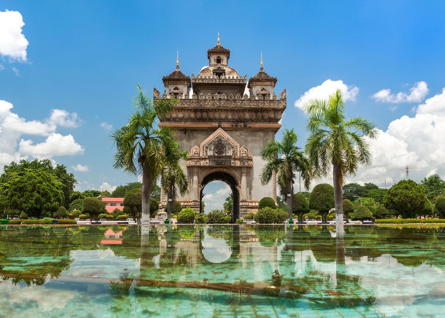 2023/04/15979523-patuxai-monument-vientiane-laos