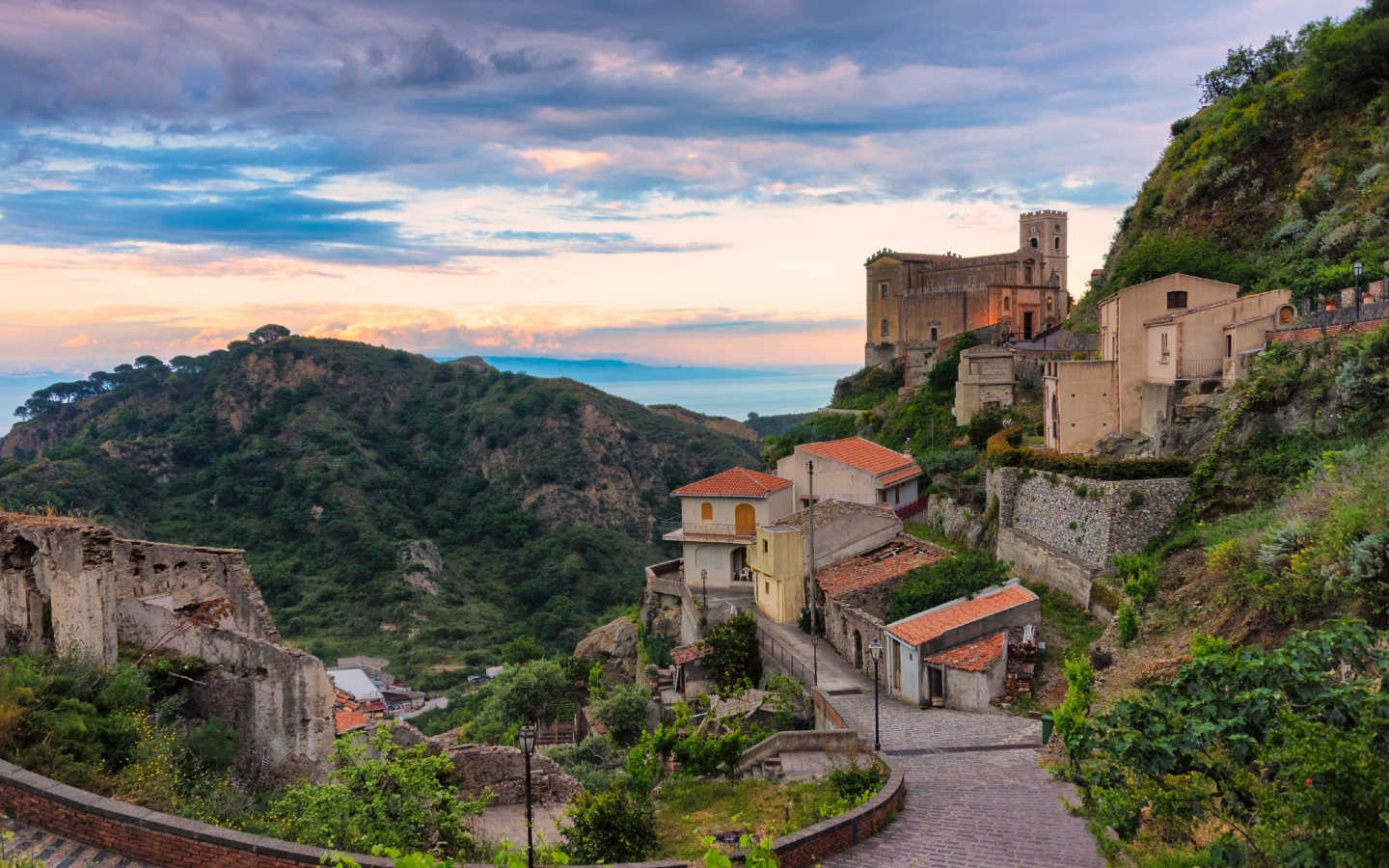 2023/04/blog-italien-sizilien-heimat-des-paten-aussicht-von-oben-istock-19022018