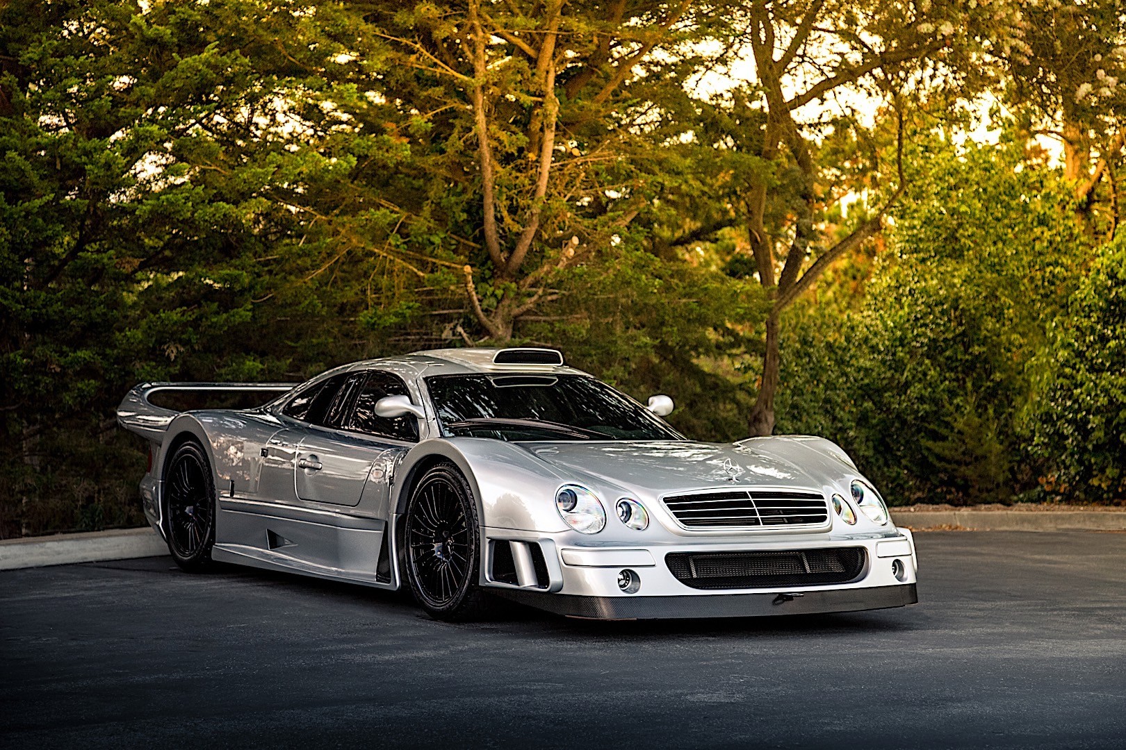 2023/09/mercedes-benz-clk-gtr-amg-2024-19