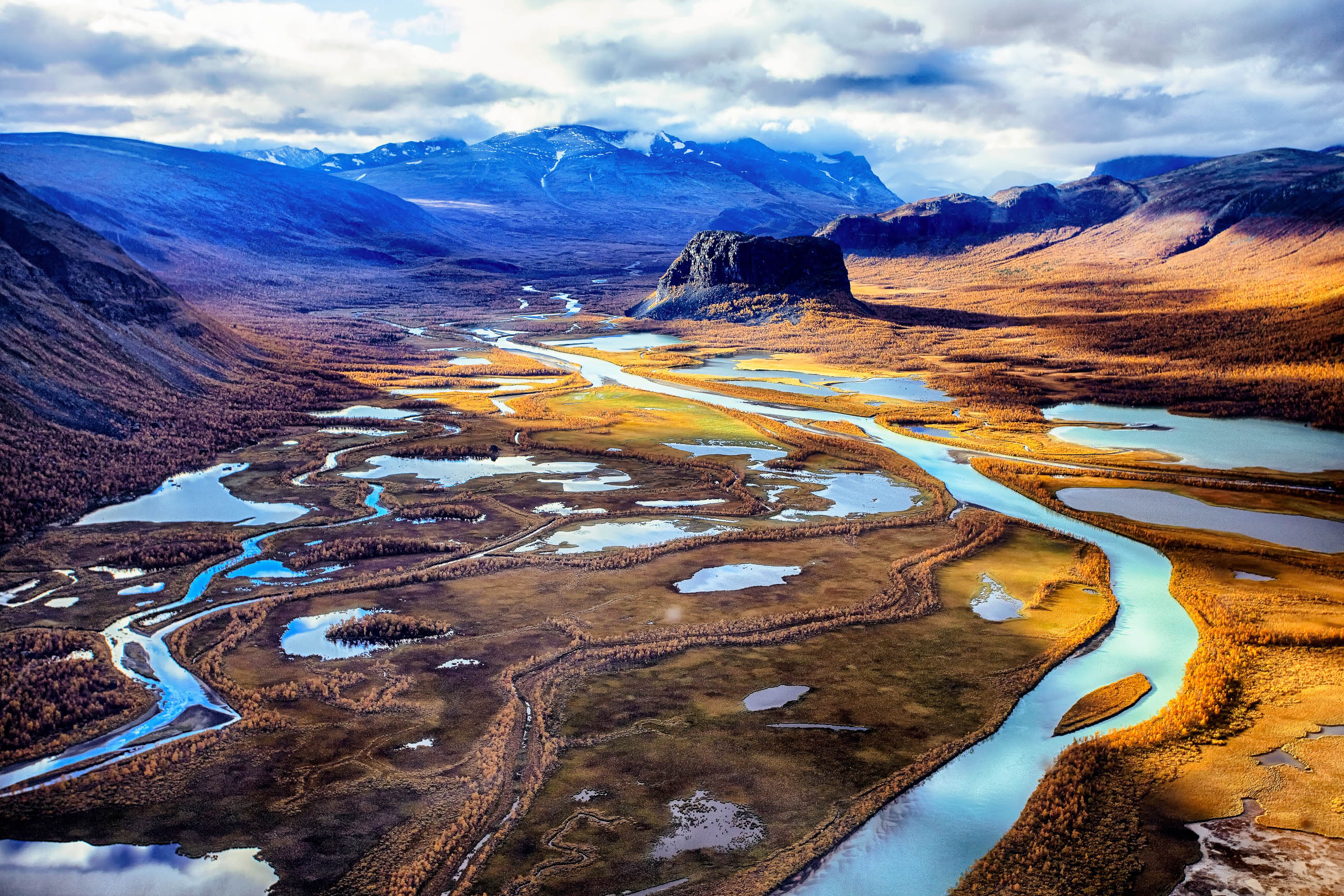 2024/02/schweden-das-rapa-tal-ist-das-bekannteste-im-sarek-nationalpark-im-schwedischen-lappland-jens-ottoson-shutterstock