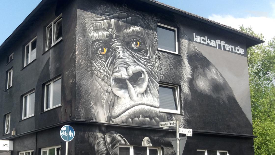 2024/03/lackaffen-aussengestaltung-der-gruebelnde-gorilla-1