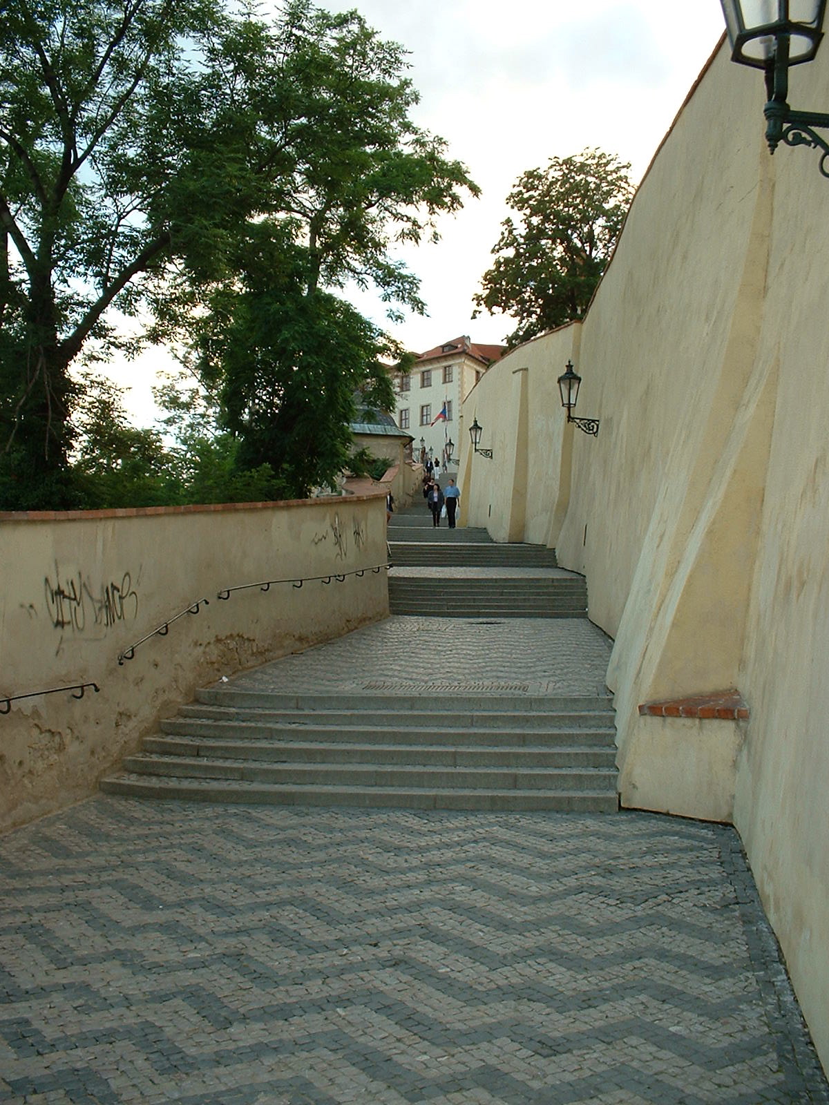 2024/04/alten-schlosstreppen-00