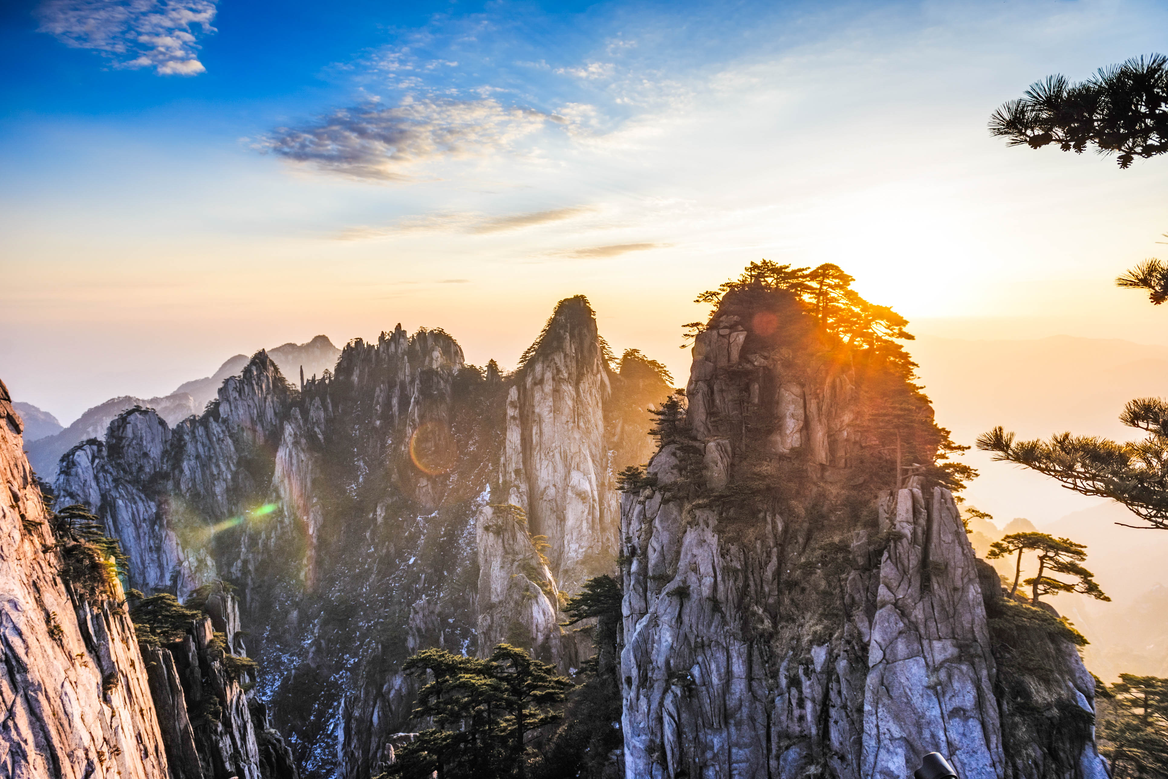 2024/04/sonnenaufgang-in-huangshan-istock-503112159-2