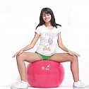 2009/11/1242909212-sexy-girl-vs-yoga-ball